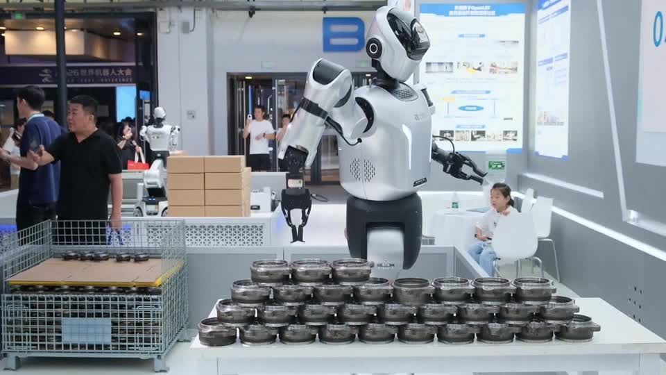 Image for Fabricantes de humanoides exibem robôs em tarefas domésticas e acrobacias