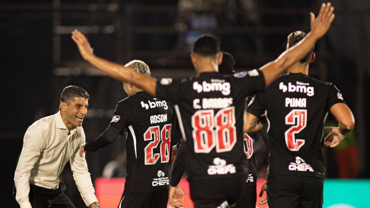 Árbitro registra confusão com diretores e soco em súmula de Vasco x Vitória