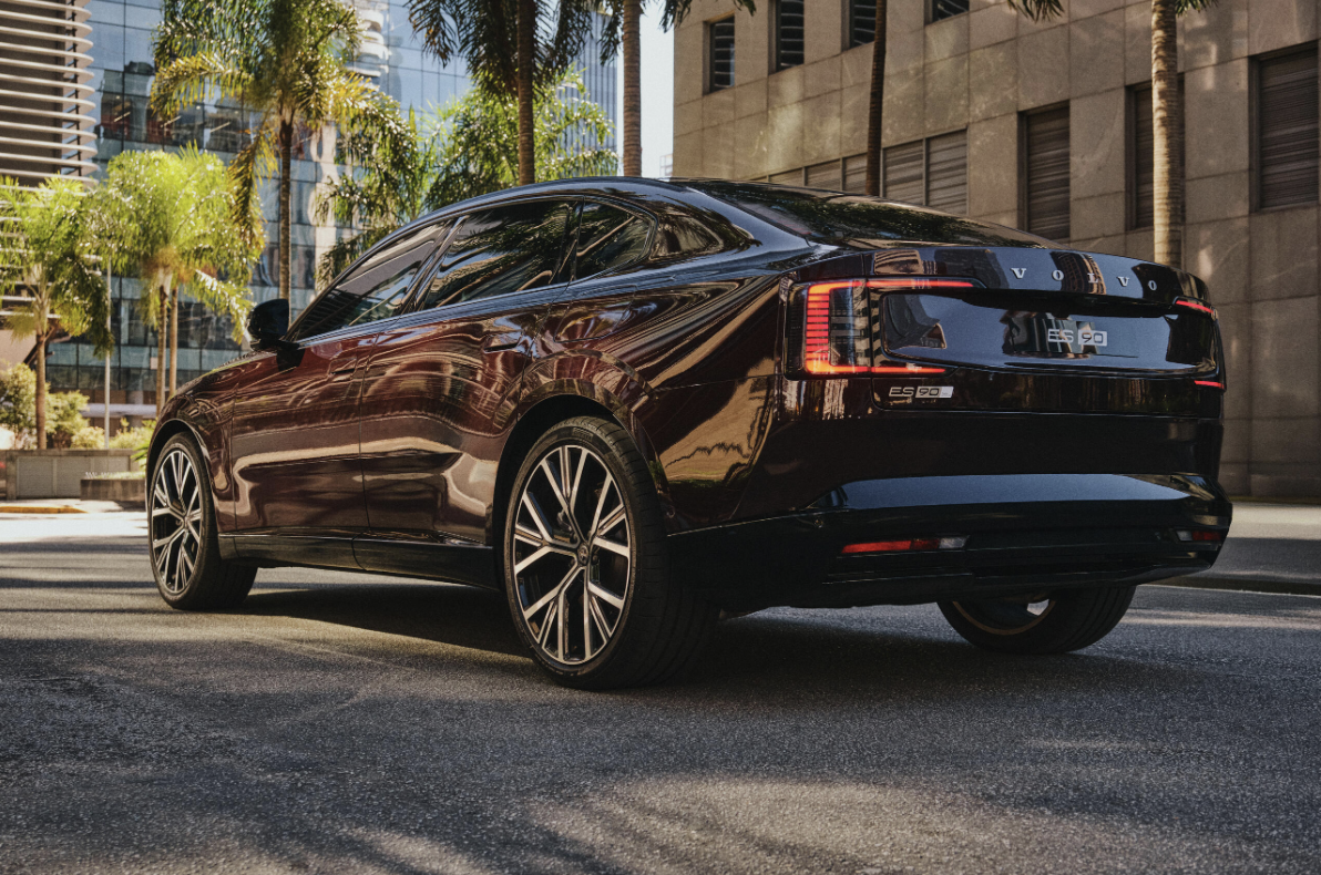 Novo Volvo ES90 • Divulgação