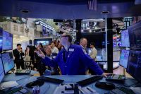 Wall Street opera sem direção única com tensões entre EUA e Irã no radar