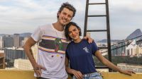 Bruna Marquezine e Shawn Mendes são vistos em aeroporto de volta ao Brasil