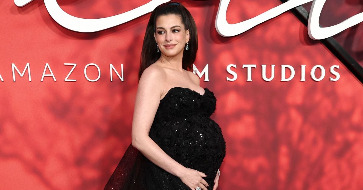 Anne Hathaway cancela entrevista por gravidez: “Posso dar à luz antes”