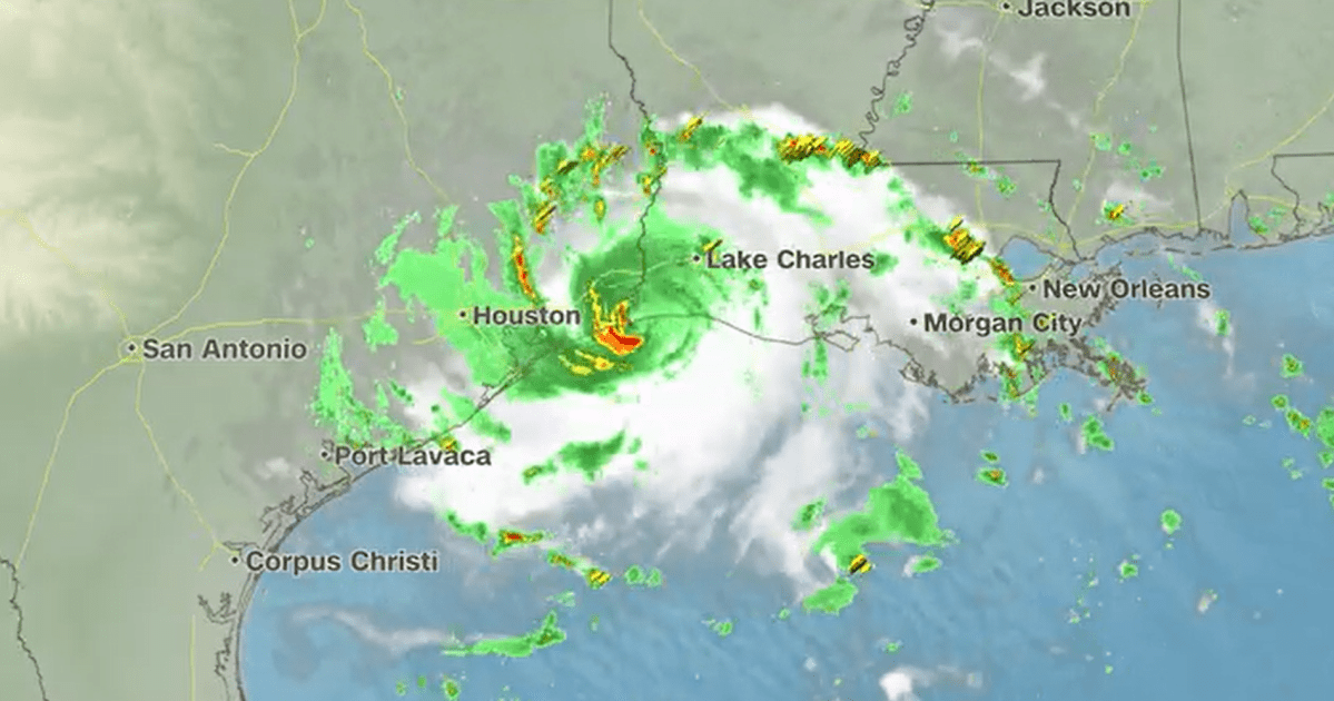 Imagem de uma tempestade no Golfo do México com nuvens carregadas