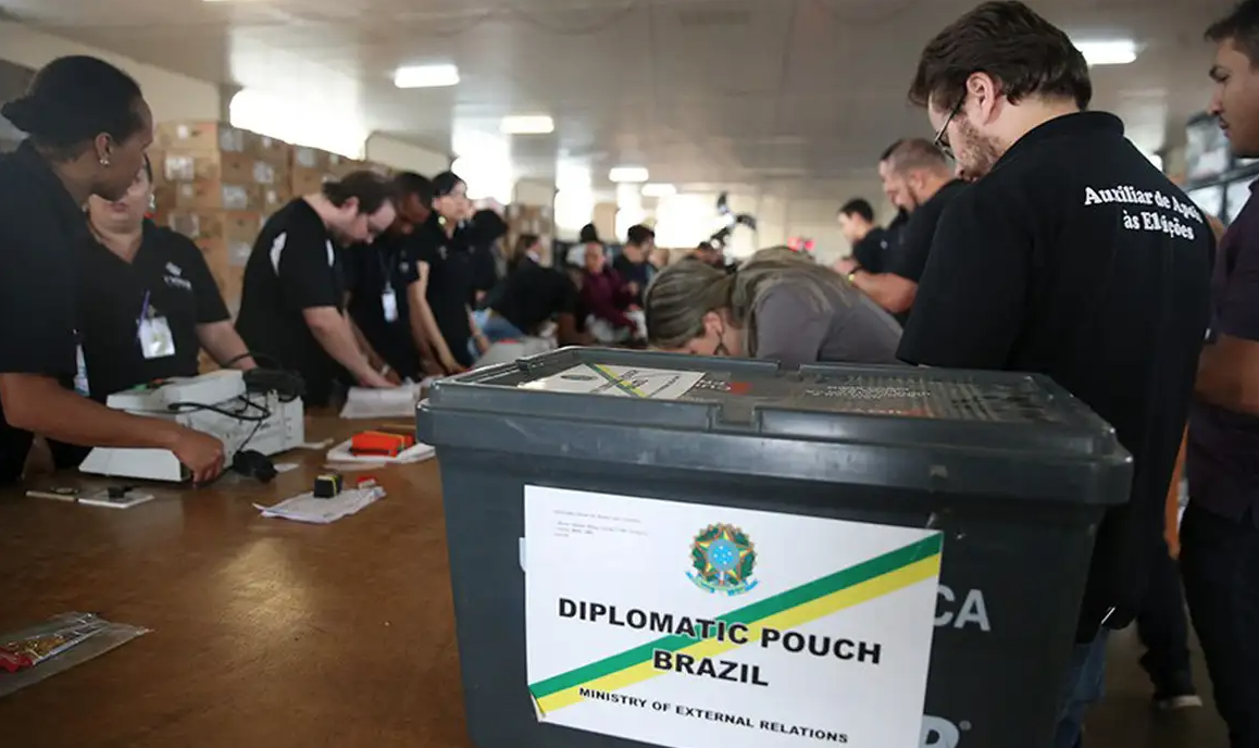 Cerca de 1 milhão de brasileiros no exterior vão poder votar nas eleições