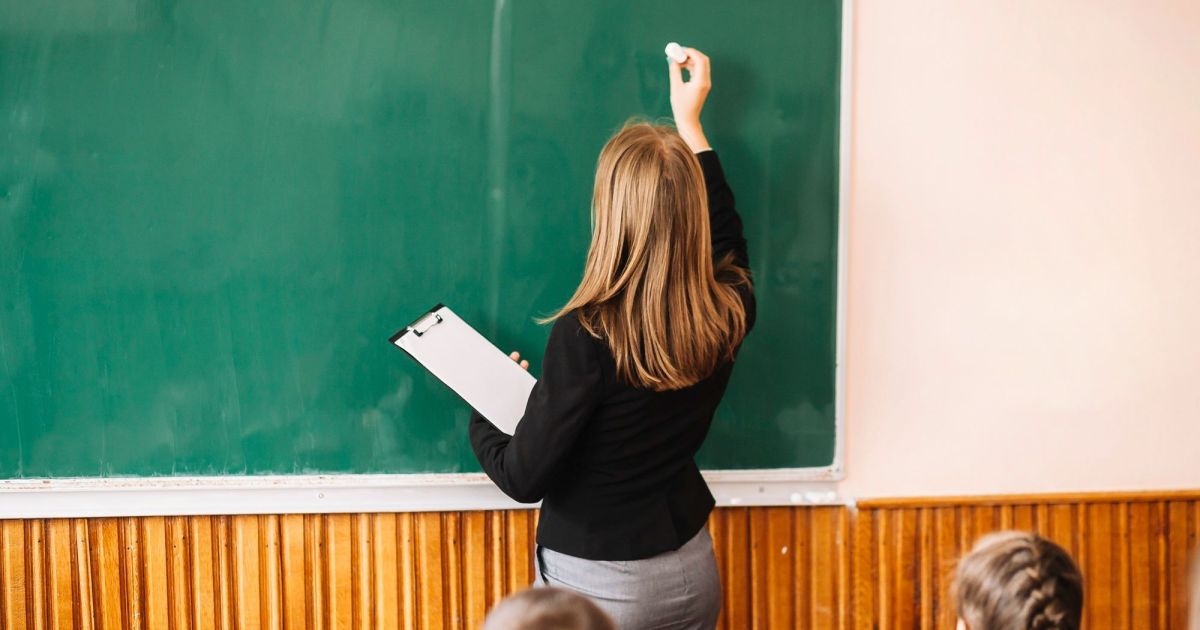 Panorama da Educação 2026: Brasil tem 9% dos professores não qualificados