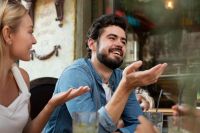 Ciência dos gestos: por que algumas pessoas não conseguem falar sem gesticular?