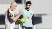 Otávio pode alcançar Dida e Gomes em estreia na Seleção Brasileira; entenda