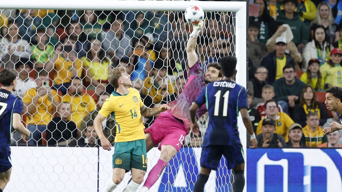 Raphinha tem edema na coxa e é cortado do amistoso da Seleção contra Índia
