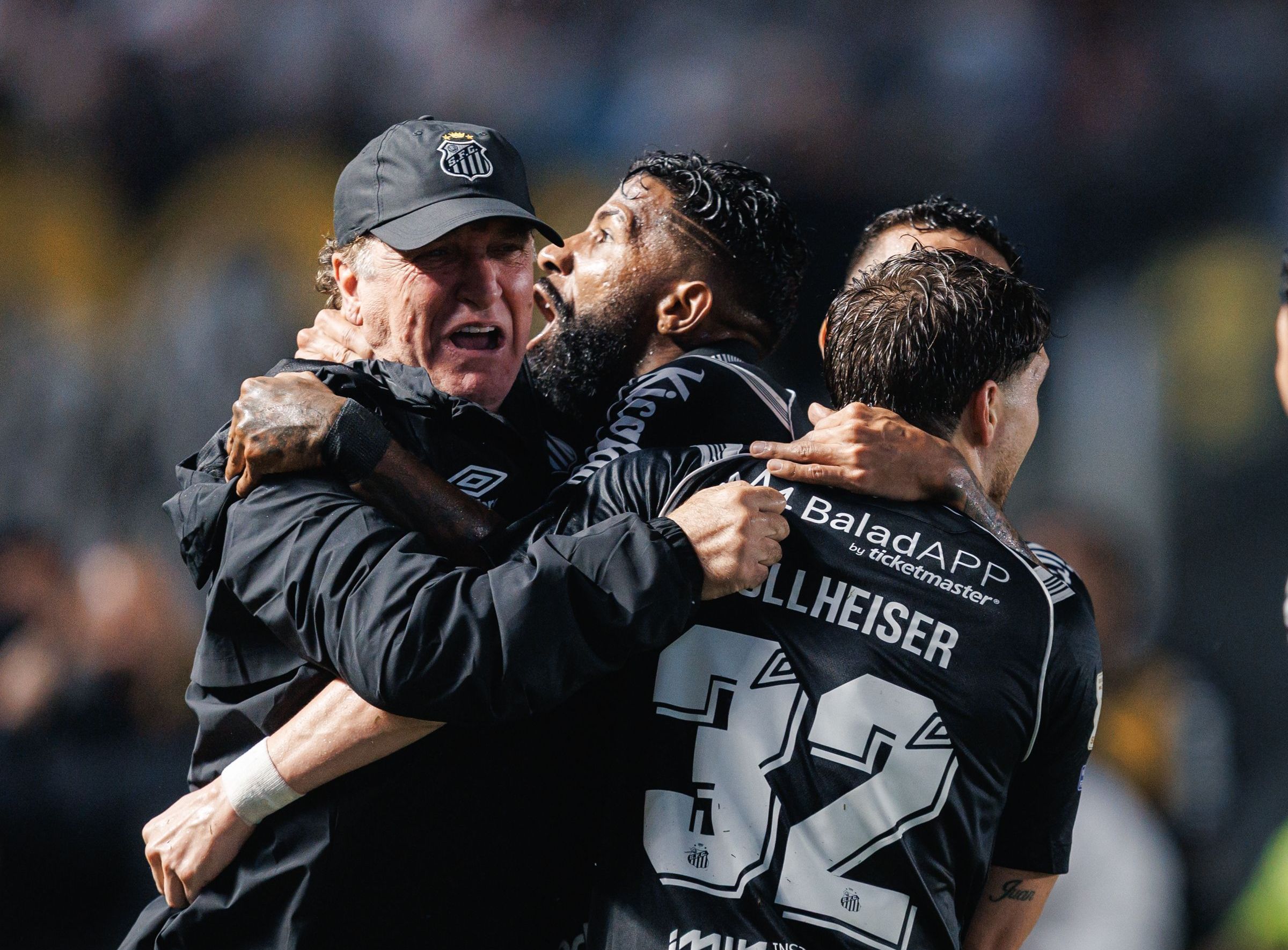 Santos vem de três vitórias seguidas no Brasileirão • RAUL BARETTA