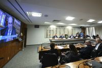 Entre vaias e aplausos, oposição se reúne para acompanhar sessão do STF