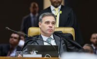 "Não aponte o dedo para mim", diz Mendonça a Gilmar durante julgamento