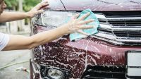Lavar o carro pode danificar a pintura? Veja 6 erros comuns que devem ser evitados