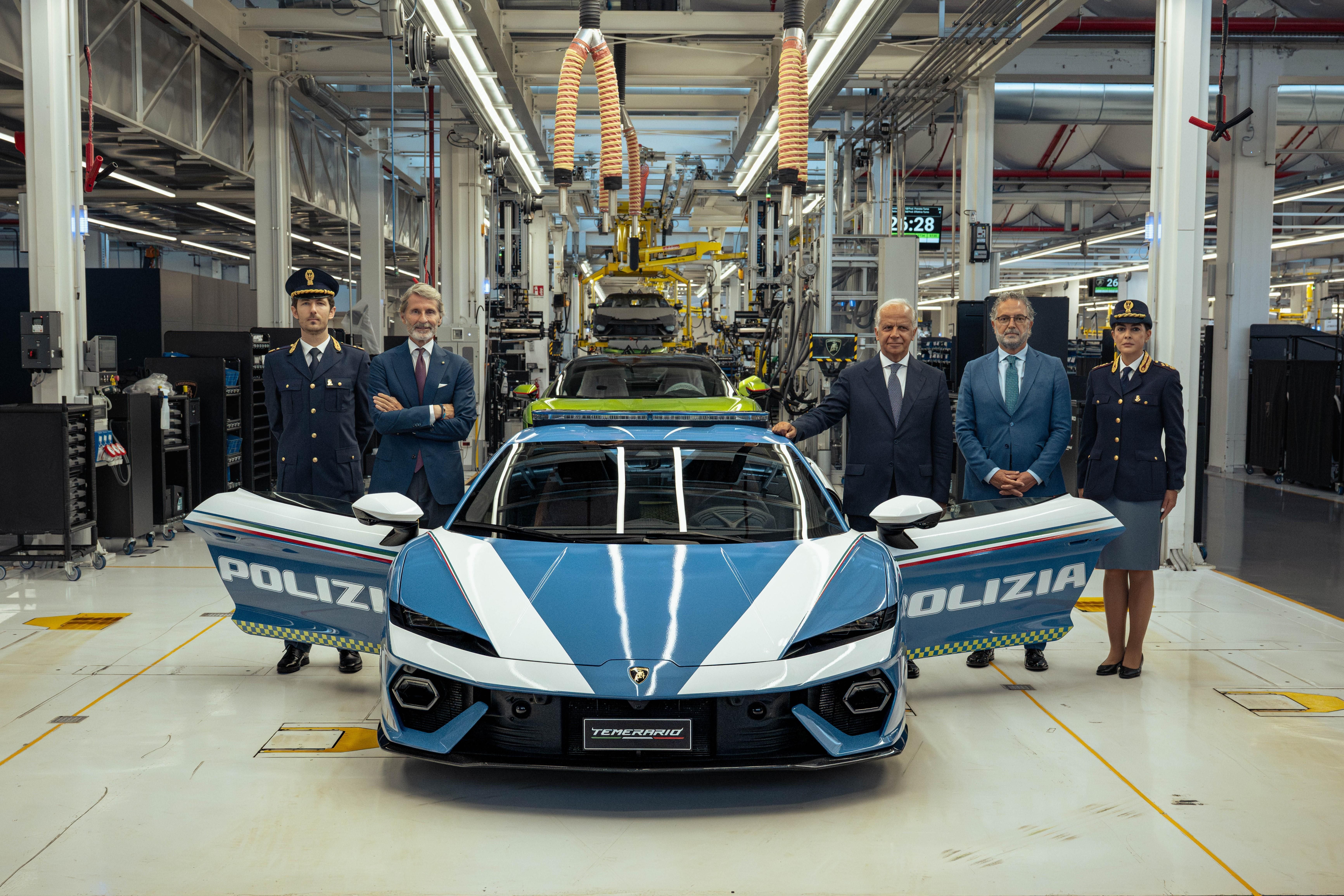 Lamborghini Temerario vira carro de polícia na Itália • Foto: divulgação