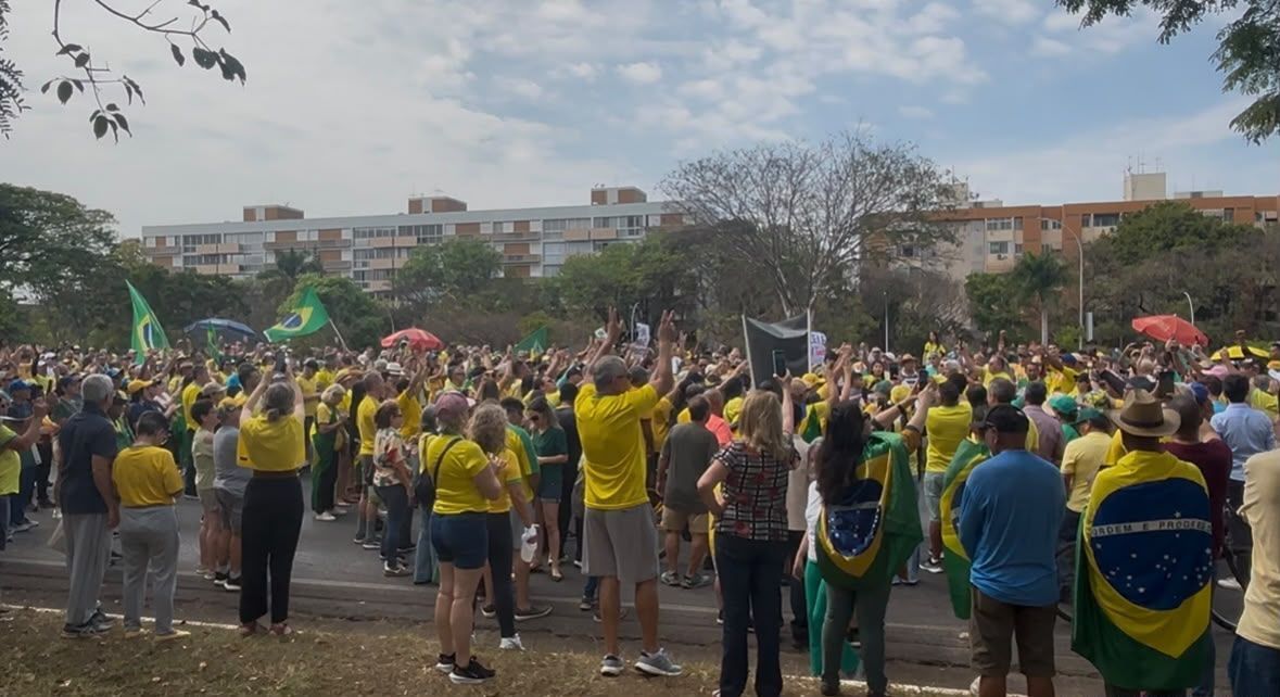 Ato de movimento da direita realizado próximo à sede do Banco Central, em Brasília • Gabriel Garcia/CNN