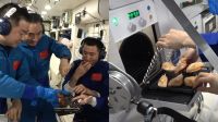 Estação recebe a primeira air fryer desenvolvida para funcionar no espaço; agora, astronautas poderão fazer carnes, asas de frango e bolos