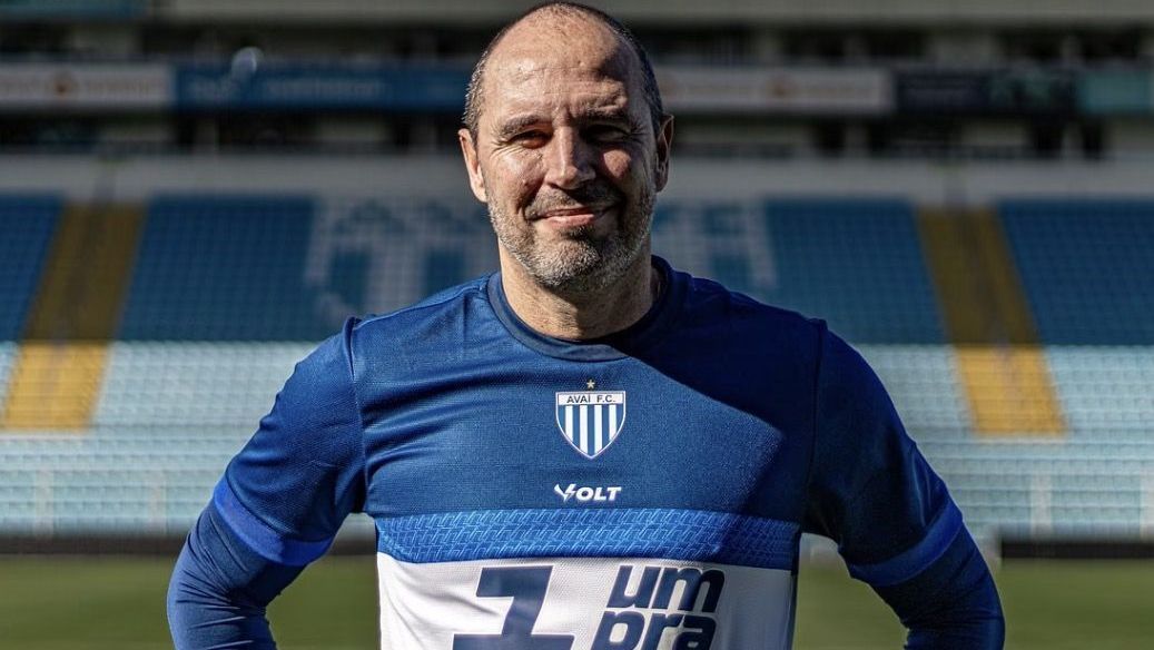 Fatal Model oferta mais de R$ 100 milhões para Corinthians e Flamengo
