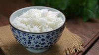 Vinagre na água do arroz ajuda a deixar os grãos soltinhos? Veja como funciona