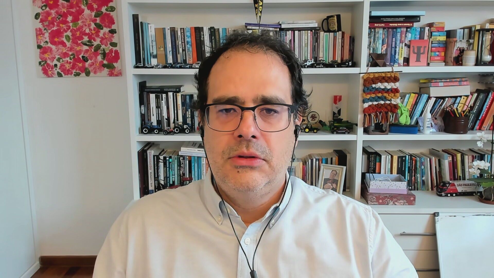 Precisamos deter a presença do crime na política, diz professor