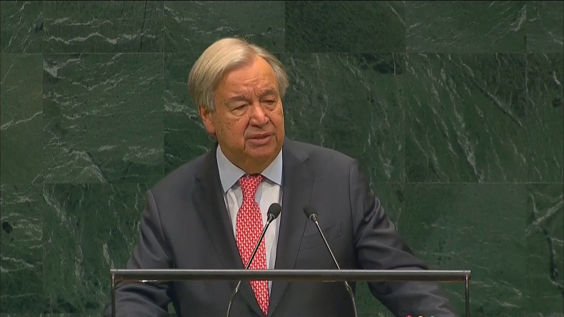 Secretário-geral da ONU, o português António Guterres