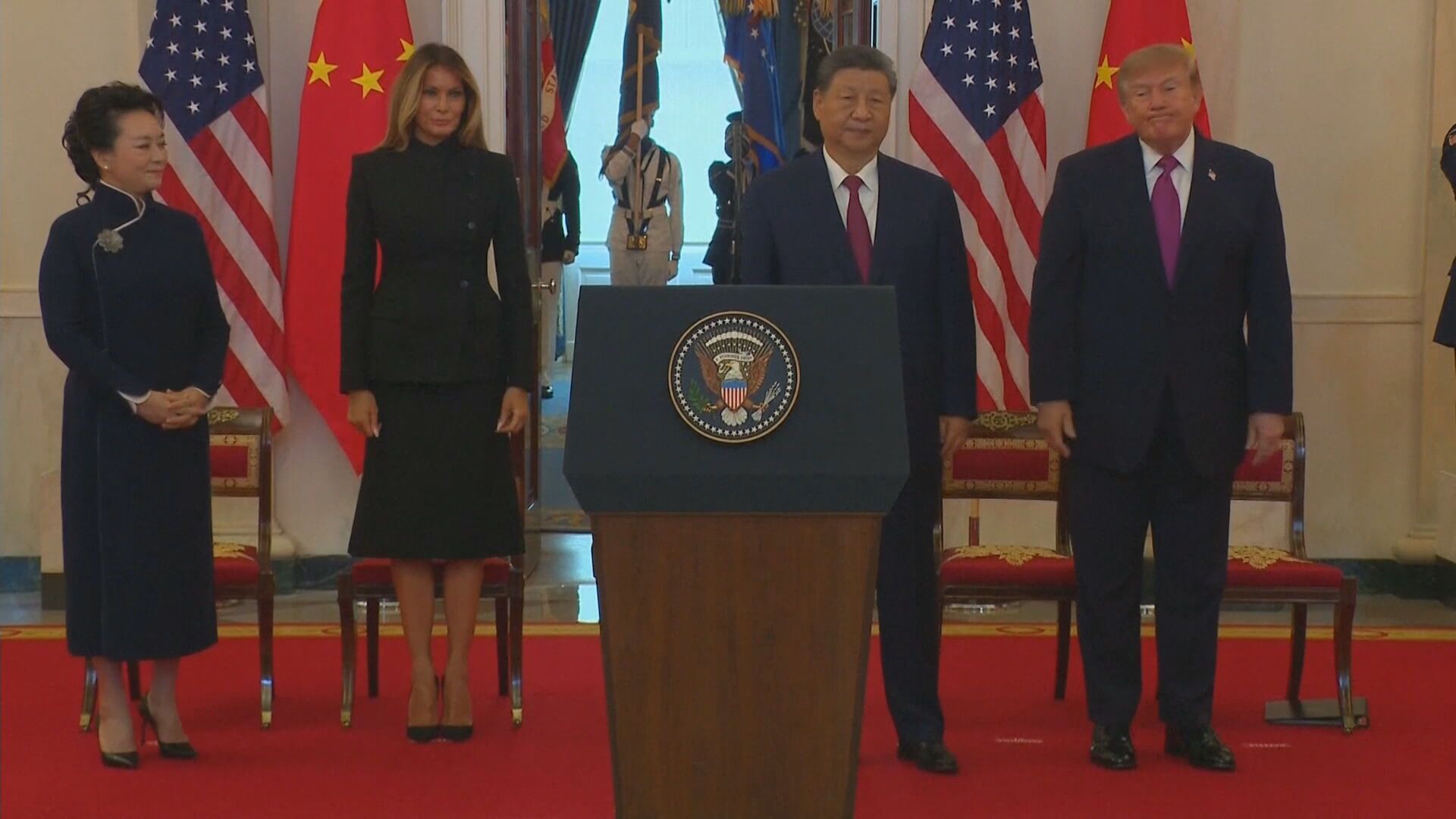 Encontro do presidente dos Estados Unidos Donald Trump e o presidente chinês Xi Jinping • Reprodução/Reuters