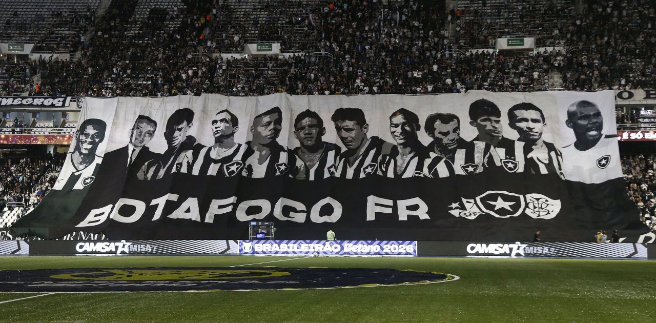 Torcida do Botafogo protesta contra Marlon Freitas no Nilton Santos