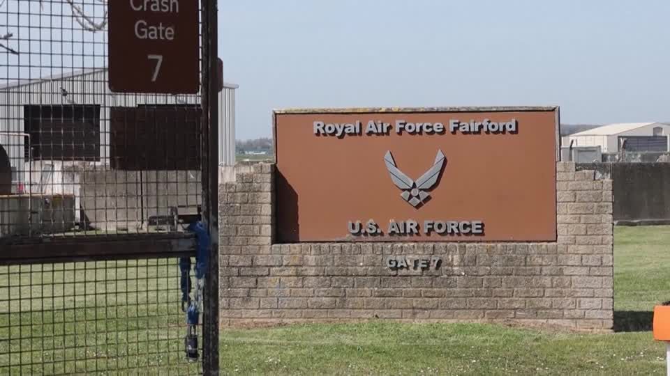 Homens são presos no Reino Unido por crimes com explosivos em base aérea