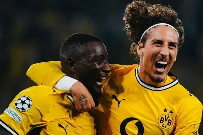Em jogo de gols contra, Borussia Dortmund vence Villarreal na Champions