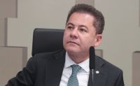 Cezinha usaria o cargo para aparentar influência sobre ministros, diz Dino