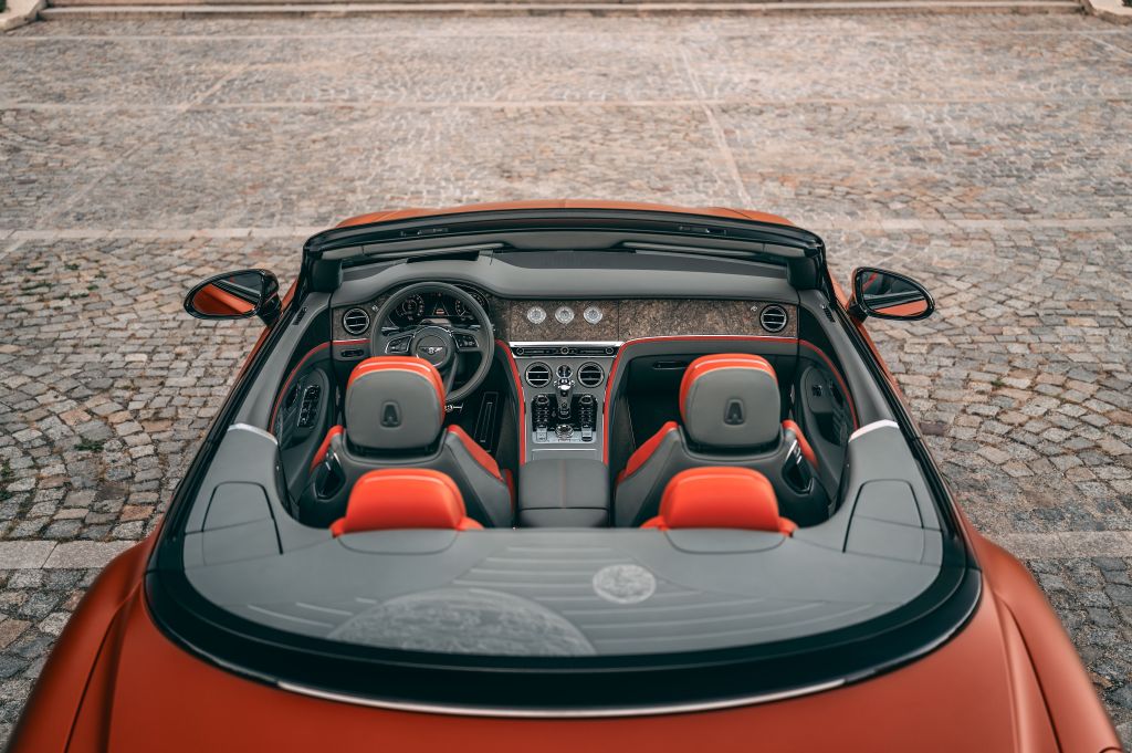 Bentley revela trio de Continental GTs ultraexclusivos inspirados em Nicolau Copérnico e os astros • Divulgação Bentley