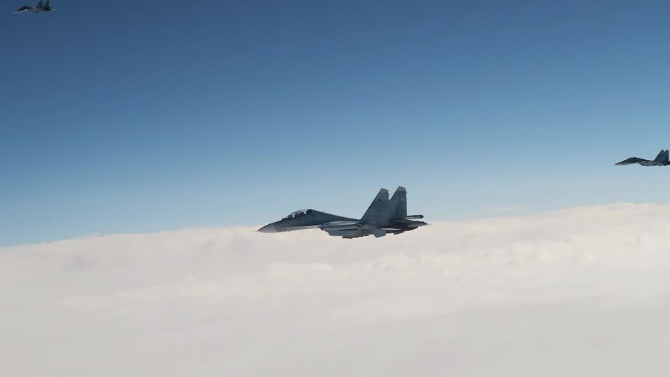 Caças suecos e finlandeses interceptam aeronaves militares russas.