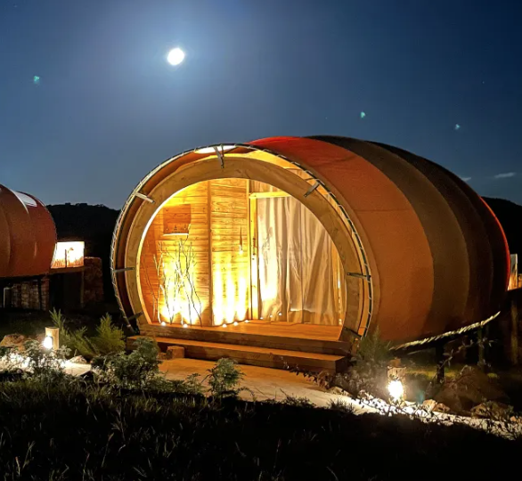 O que é glamping? Conheça tipo de hospedagem que une conforto e natureza
