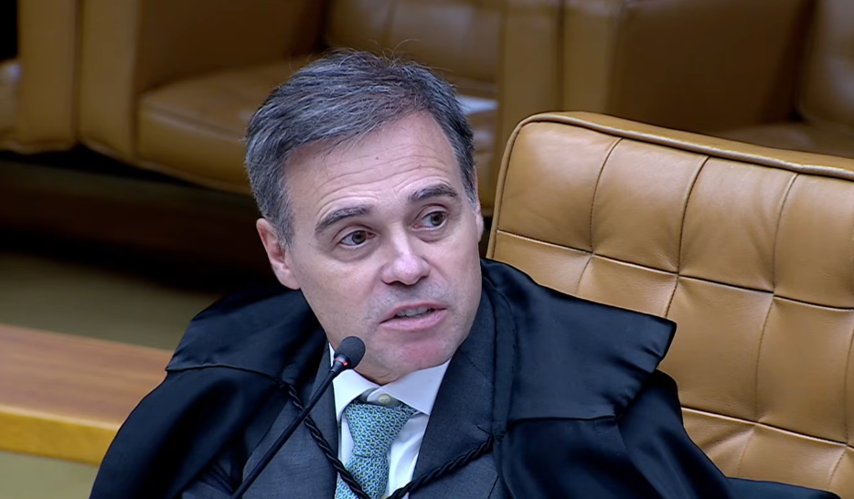Mendonça determina que CUT apague postagens com críticas a Flávio Bolsonaro