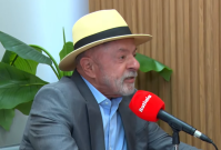 "Flávio Bolsonaro sabe que não vai escapar", diz Lula sobre Master