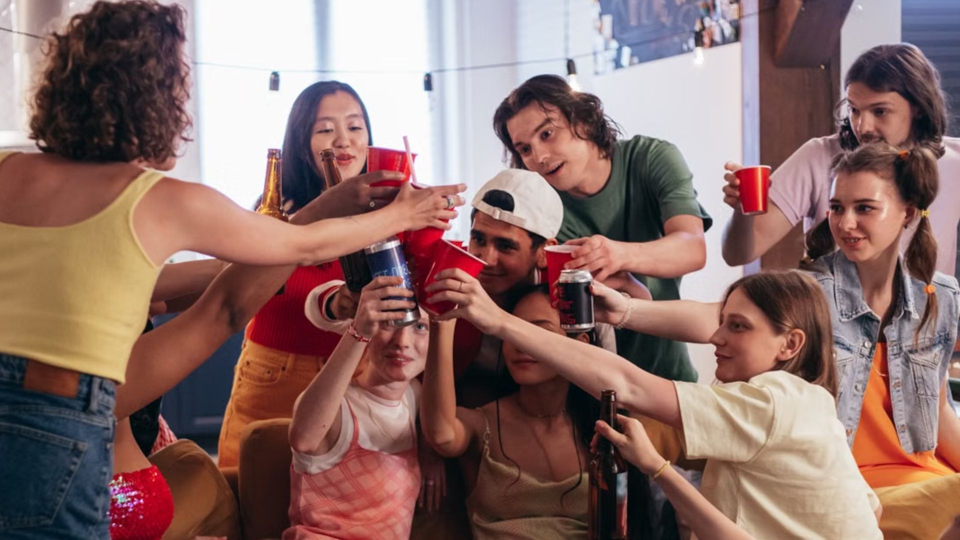 O consumo de álcool durante a adolescência pode afetar uma fase importante do desenvolvimento cerebral. • Cottonbro Studio/Pexels