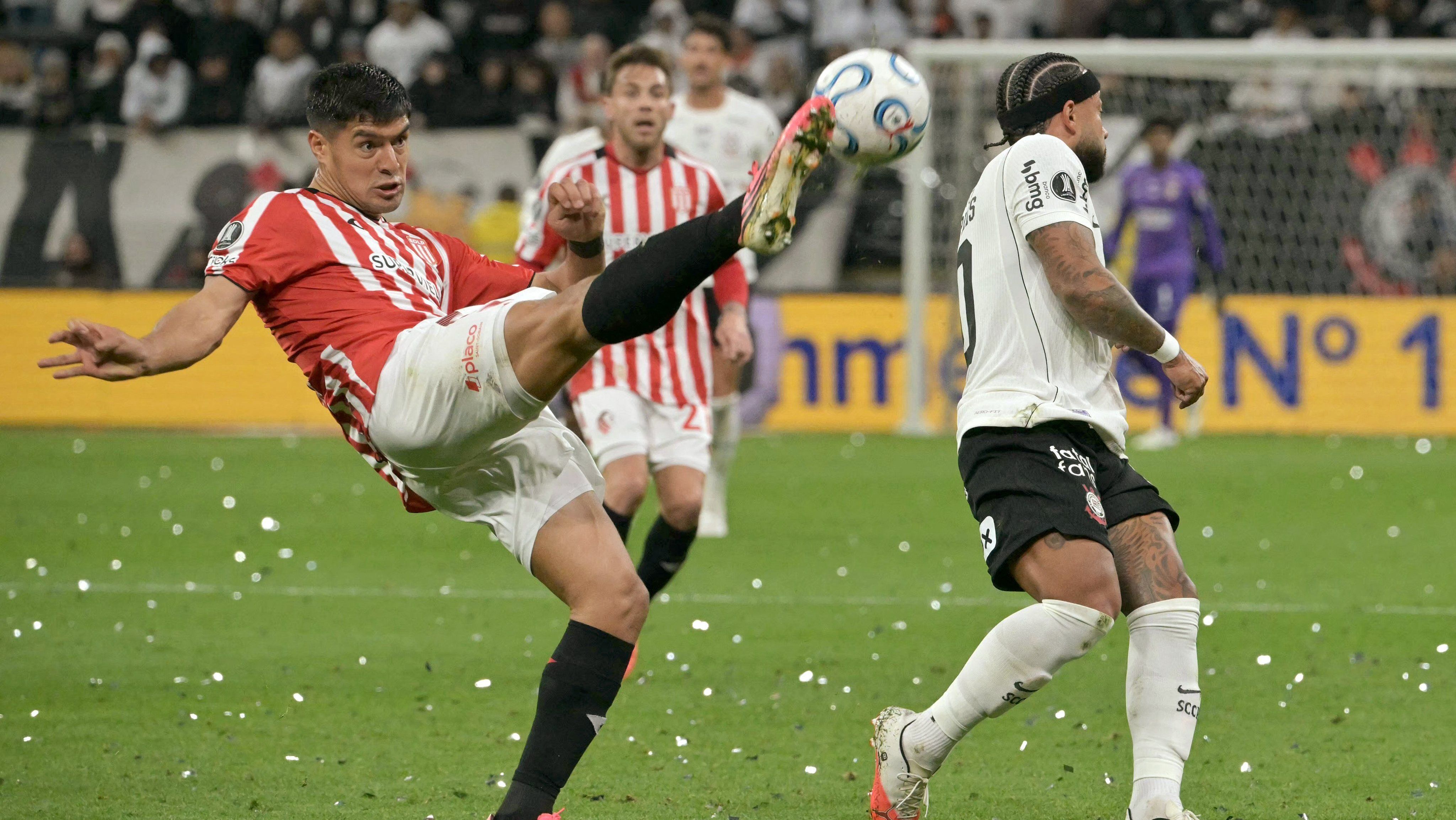 Imagem de destaque do post: Craque Neto sobre Memphis após eliminação do Corinthians: "Rescinde"