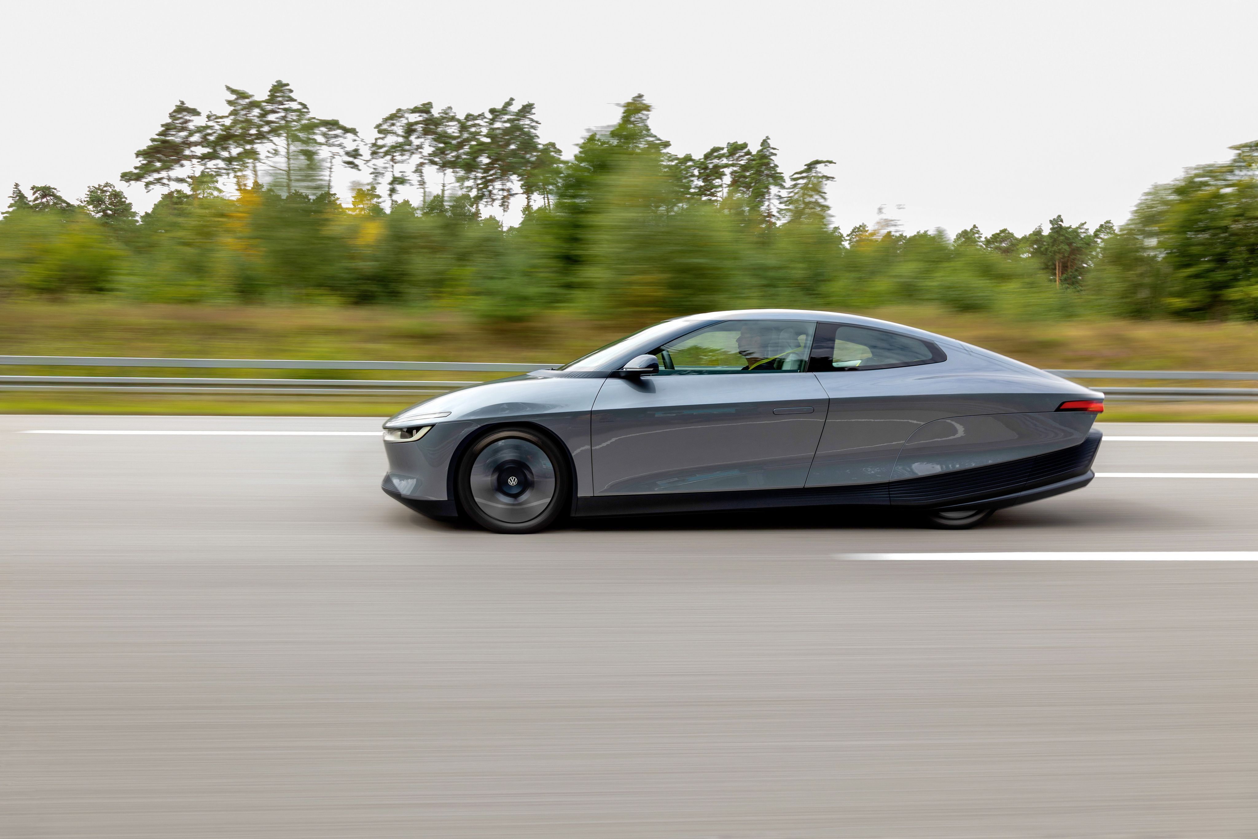 VW Mission Efficiency é o carro de rua com o menor coeficiente de arrasto da história (0,158 Cd), superando seu antecessor, o VW XL1 • Divulgação VW