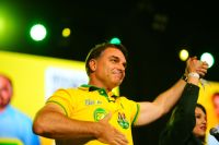 Flávio critica ajuste do Bolsa Família, mas diz que manterá valor se eleito