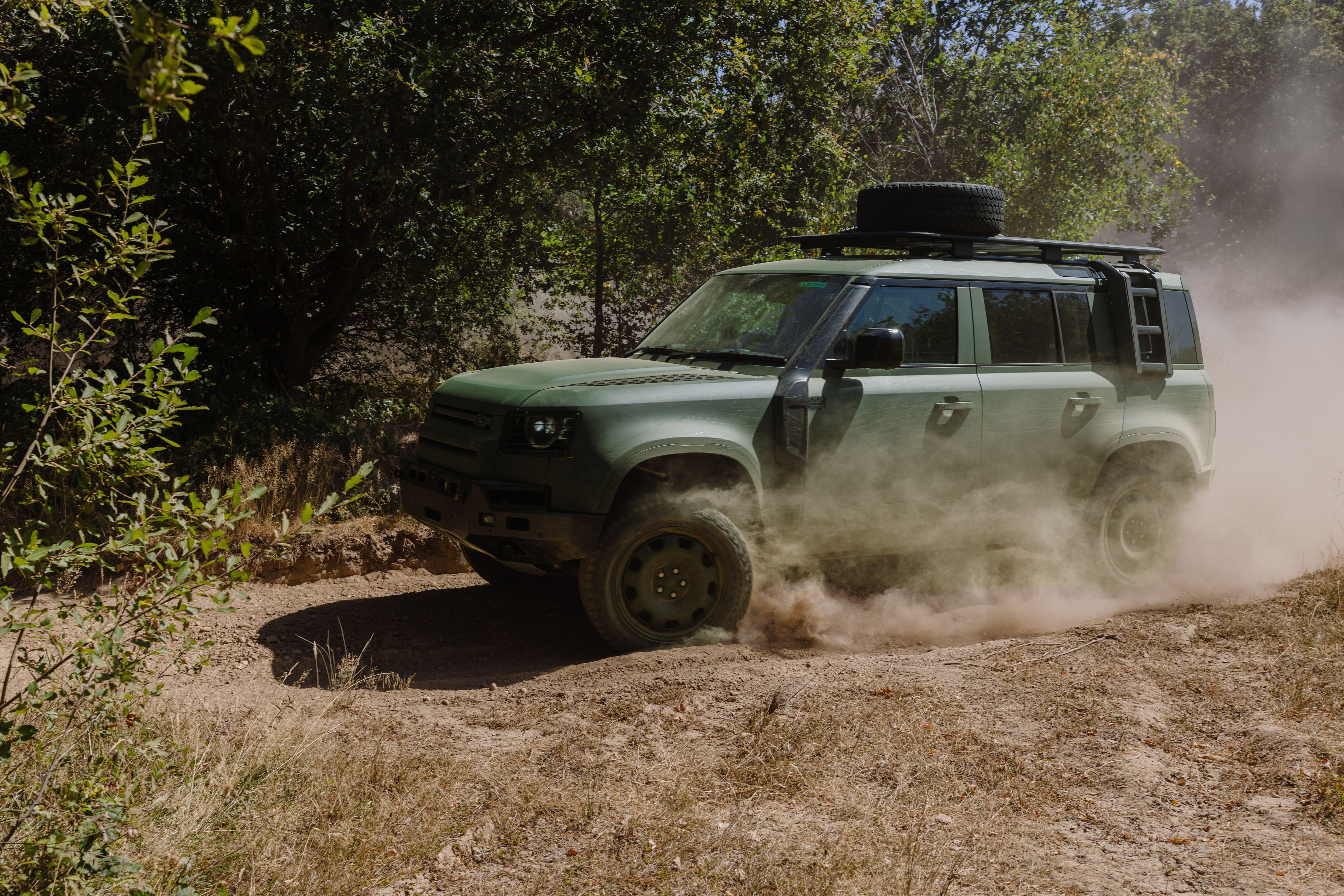 Nova Defender Wolf II em demonstração off-road • Foto: divulgação