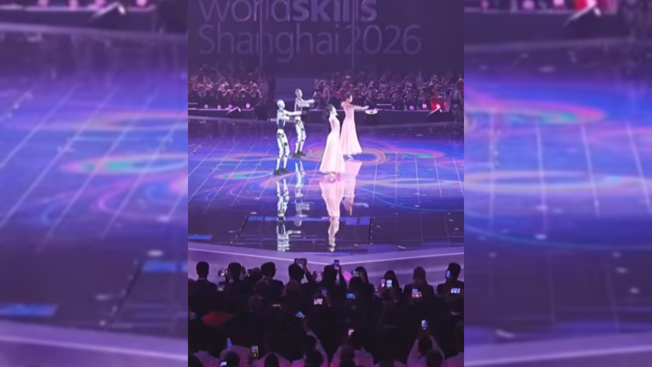 Abertura de competição em Xangai conta com espetáculo de dança entre robôs e humanos