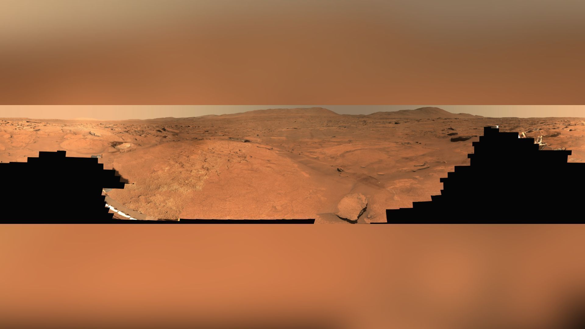 O rover Perseverance capturou os dados usados ​​neste panorama da "Unidade Marginal", uma área geológica que acompanha a borda interna da cratera Jezero, entre 8 e 16 de outubro de 2023.