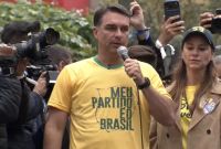 "Consórcio de Lula com Moraes vai acabar", diz Flávio em ato na Paulista