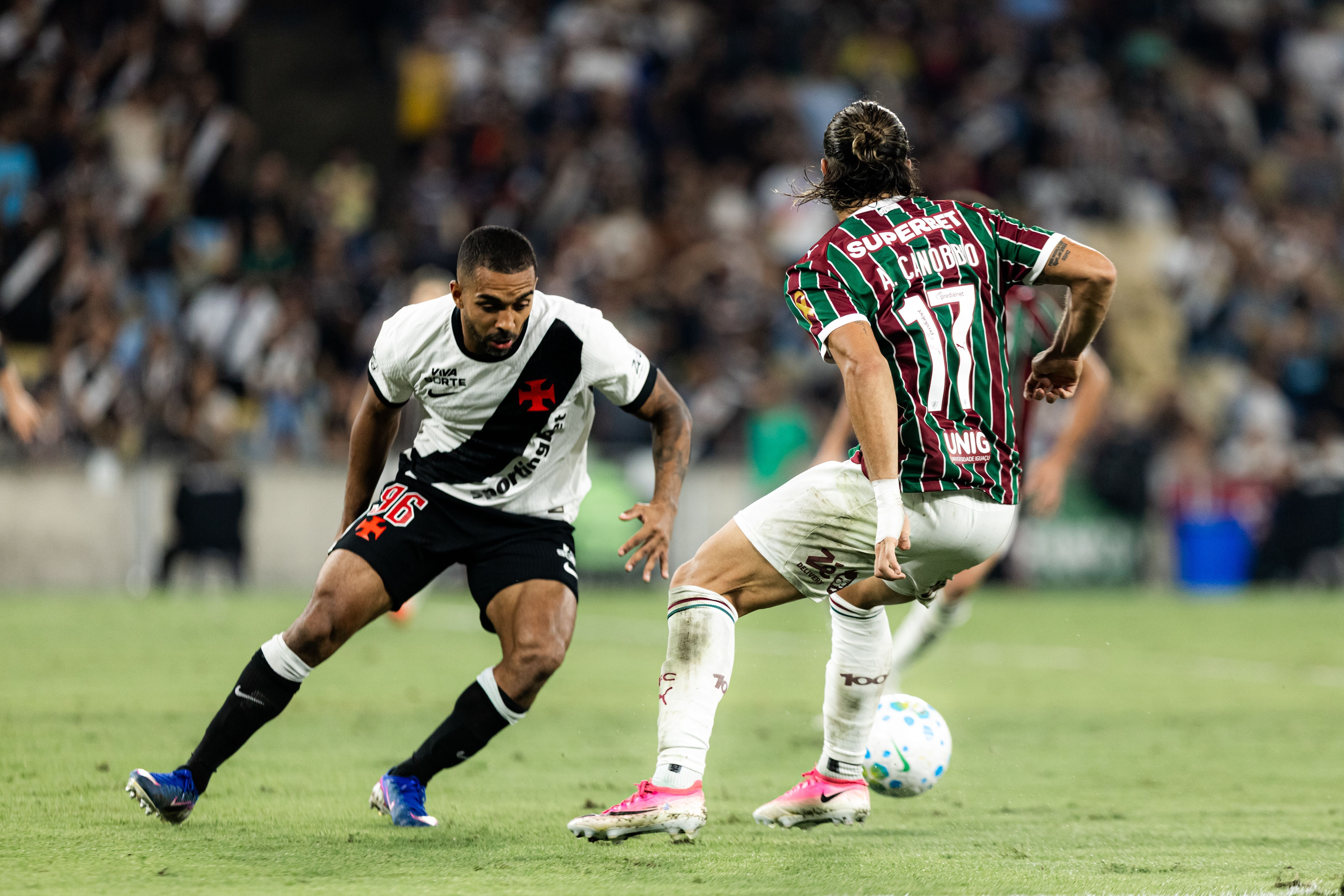 Fluminense aponta erros em clássico com o Vasco e repudia "peitada" de juiz