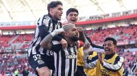 Santos aproveita apagão do Inter, leva susto, mas vence no Brasileirão