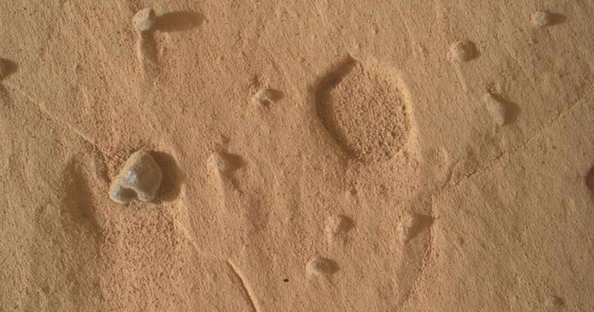 Pegadas em Marte? O que são as cavidades inéditas no planeta vermelho encontradas pela Nasa