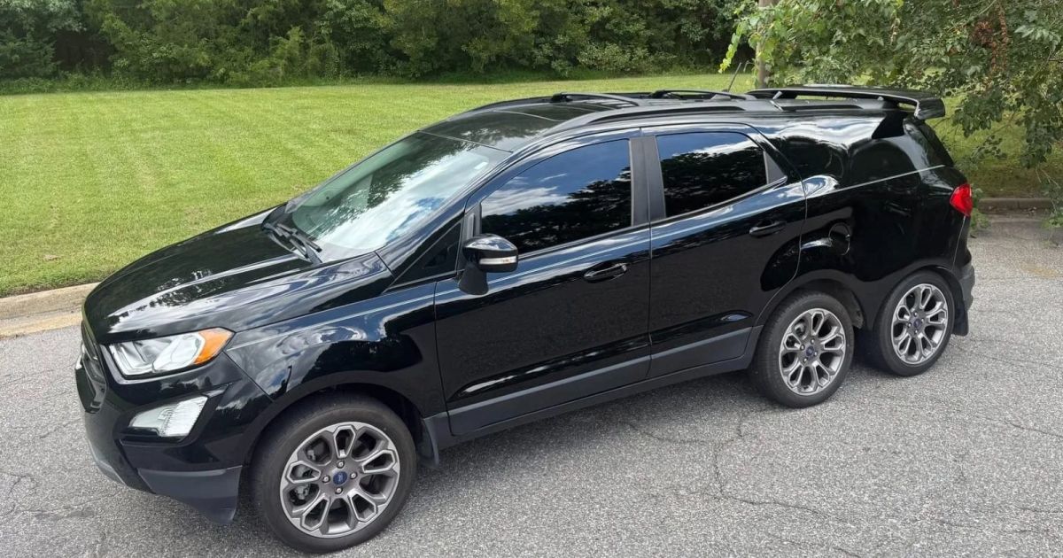 Ford EcoSport de seis rodas é leiloado por R$ 55 mil nos Estados Unidos