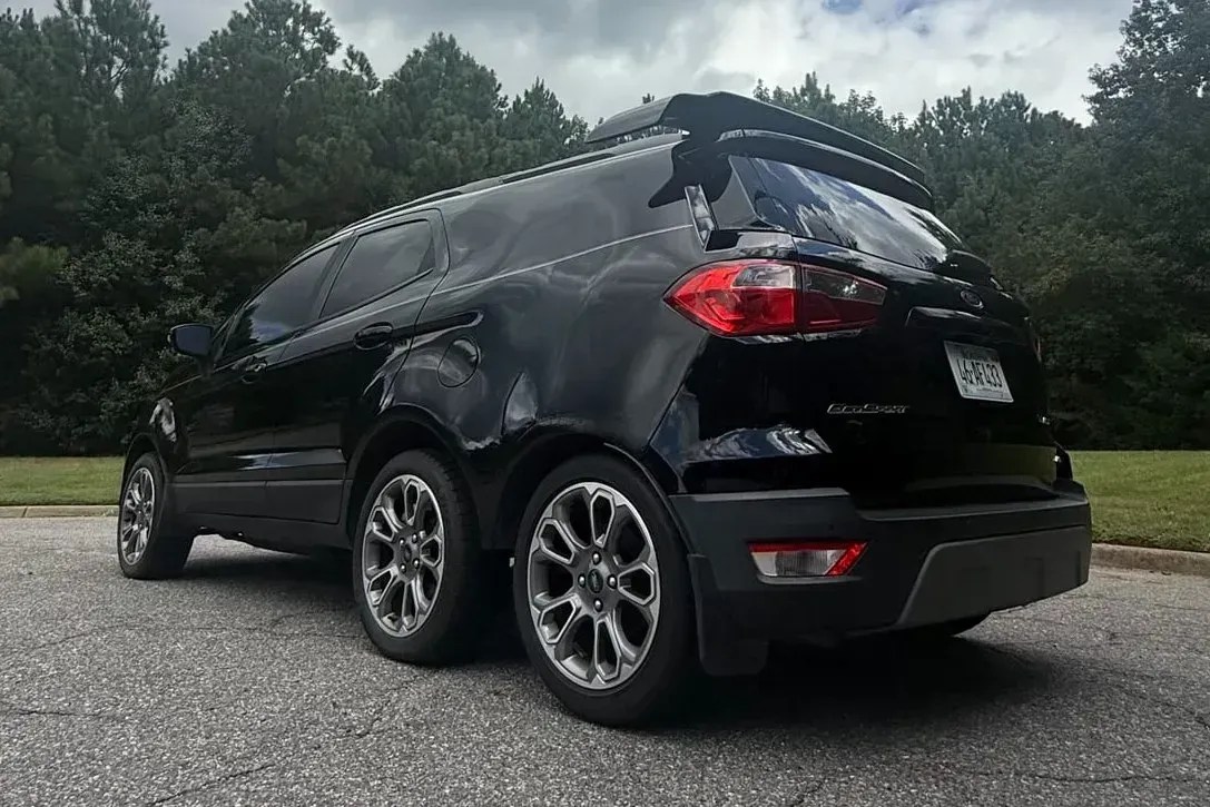 Ford EcoSport com seis rodas é leiloado • Bring a Trailer/Reprodução