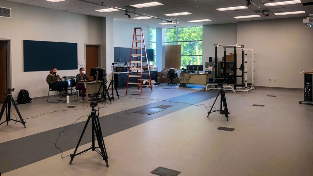 Laboratório na Universidade Estadual da Pensilvânia estuda engenharia mecânica e movimento huimano.
