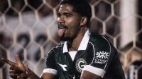 Goiás vence Avaí de virada na Série B e mantém sonho de acesso