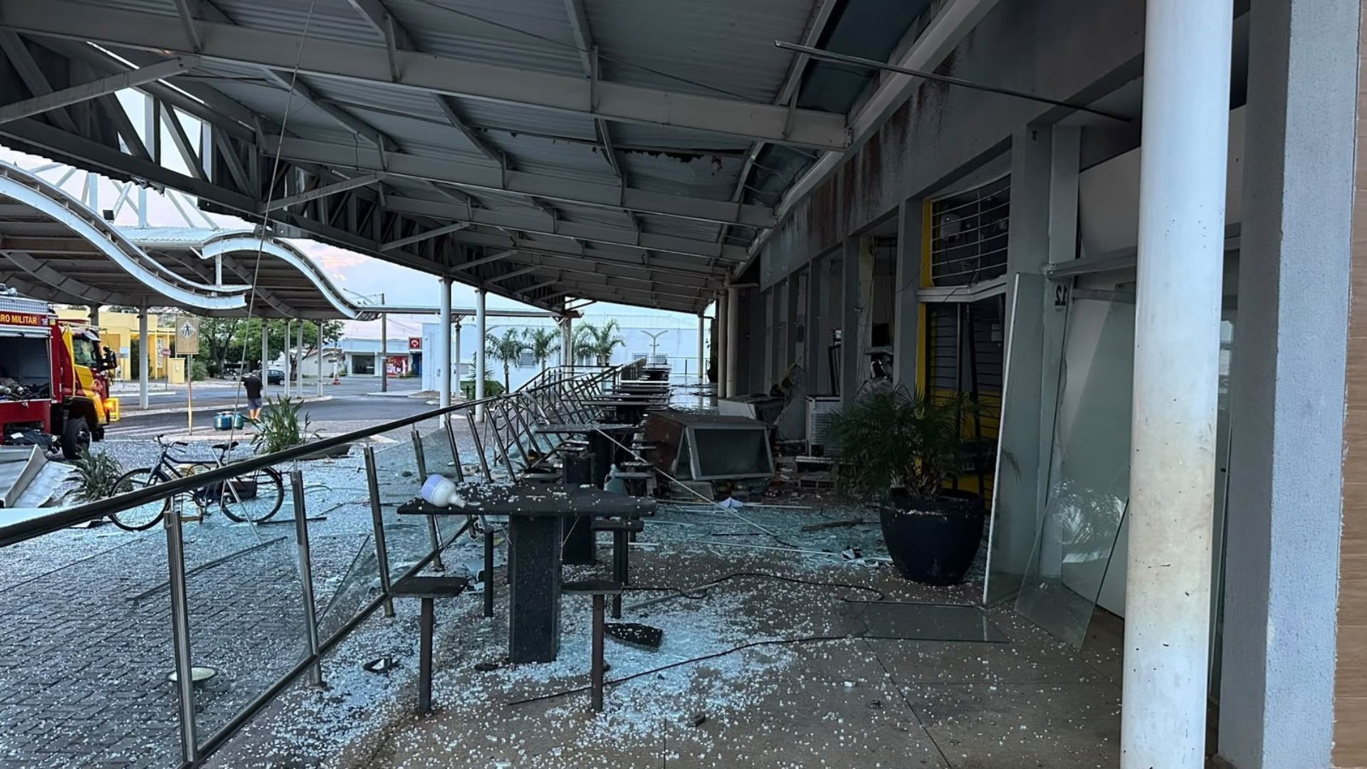 Explosão em boxes de alimnetação na rodoviária de São Simão deixou três feridos