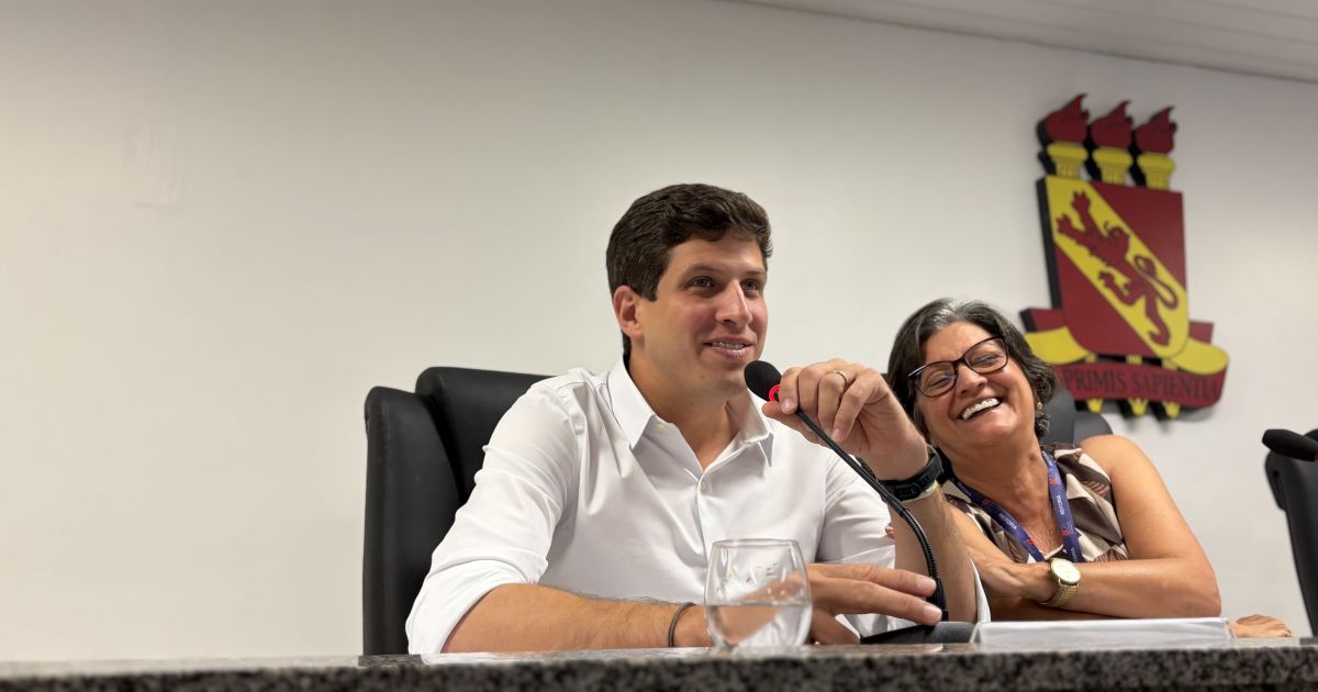 João Campos durante evento em Santo Amaro, Recife